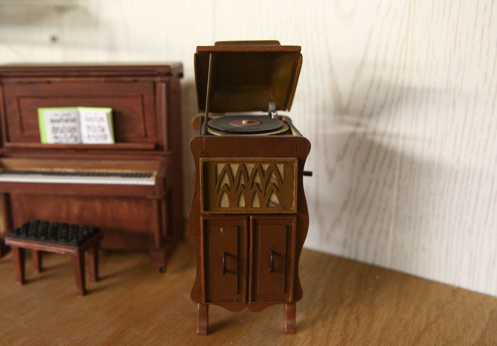 Beryl Buffington's miniatures (50).jpg